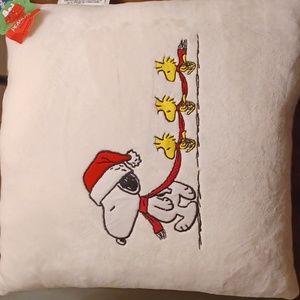 NWT Peanuts Santa Snoopy Christmas Accent Pillow